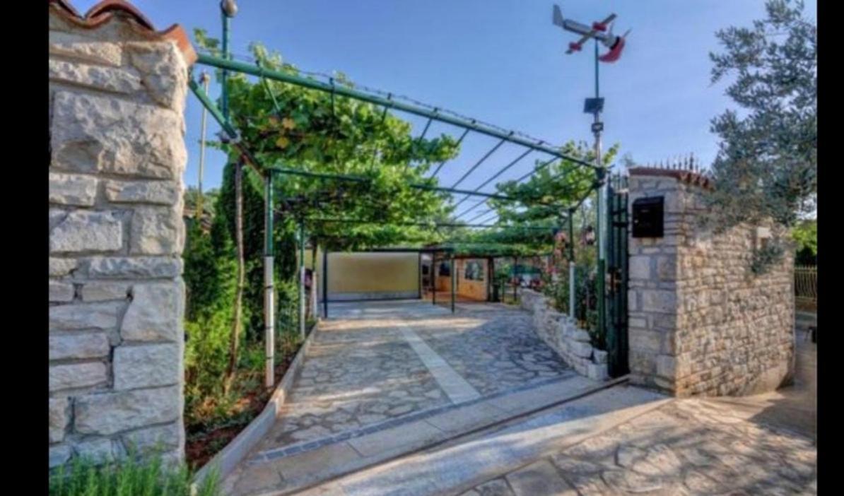 Villa Mandulera Peroj Exterior foto